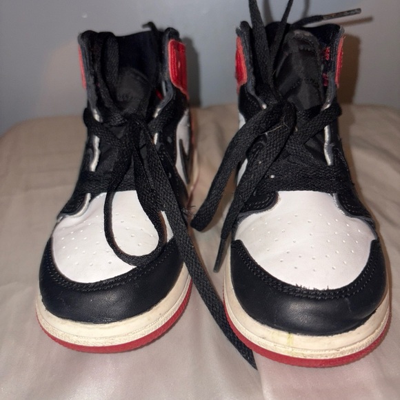 Kids Red and Black High-Top Retro 1 Jordan Sneakers - Picture 6 of 6